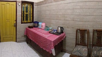 Family House, 4 Bedrooms | Coffee and/or coffee maker