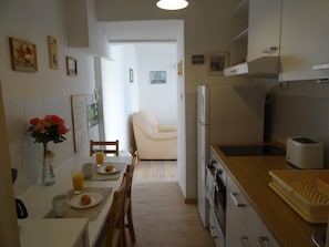 Réfrigérateur, four, plaque de cuisson, lave-vaisselle