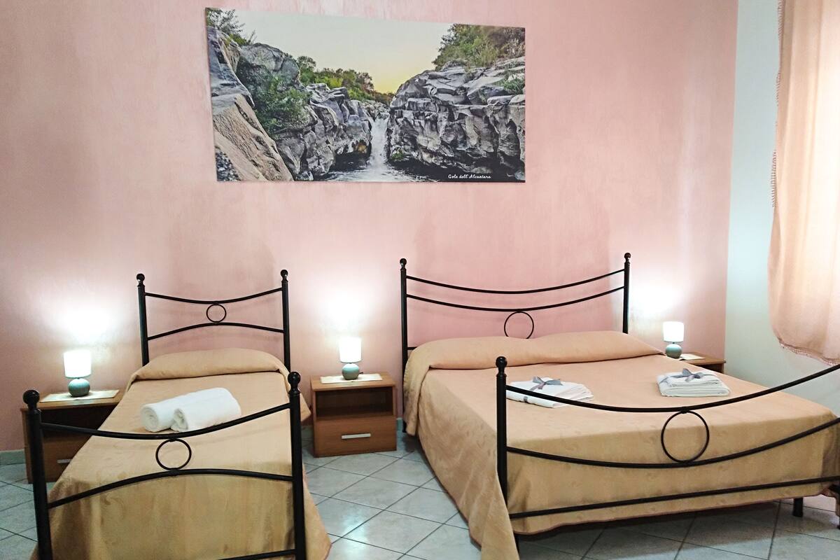 Phòng 3 phong cách cổ điển, quang cảnh thành phố | Trang trí khác biệt, trang bị nội thất với thiết kế riêng biệt, bàn