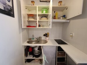 Fridge, microwave, oven, stovetop - Studio LE COLONEL, in the heart💖of the beautiful village of Marseillan (Marseillan)