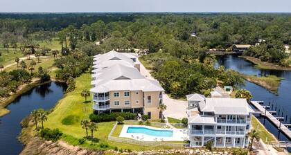 Gulf Breeze Condo #207- Private Boat Ramp! WiFi! NO DOCK THIS SCALLOP SEASON!