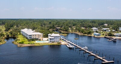 Gulf Breeze Condo #207- Private Boat Ramp! WiFi! Docks to be completed May 2026!