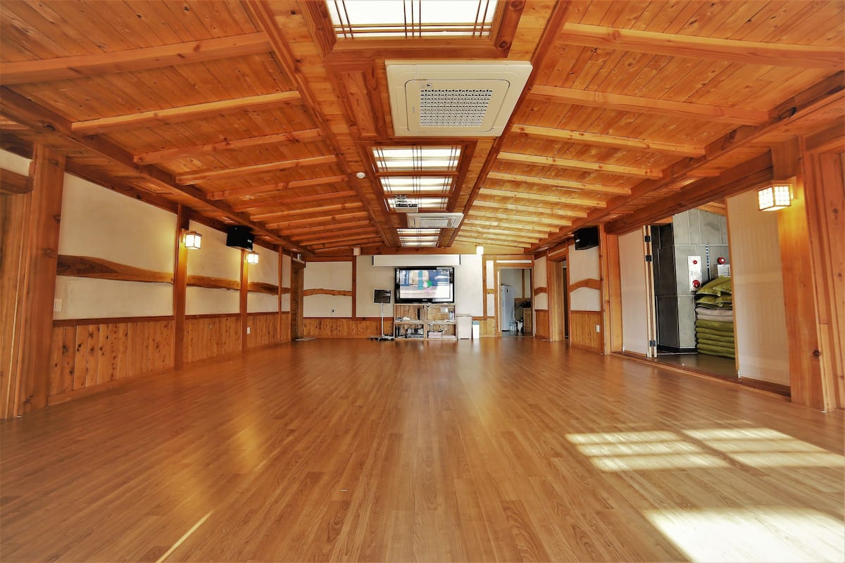 House (1F) | Living area | Flat-screen TV