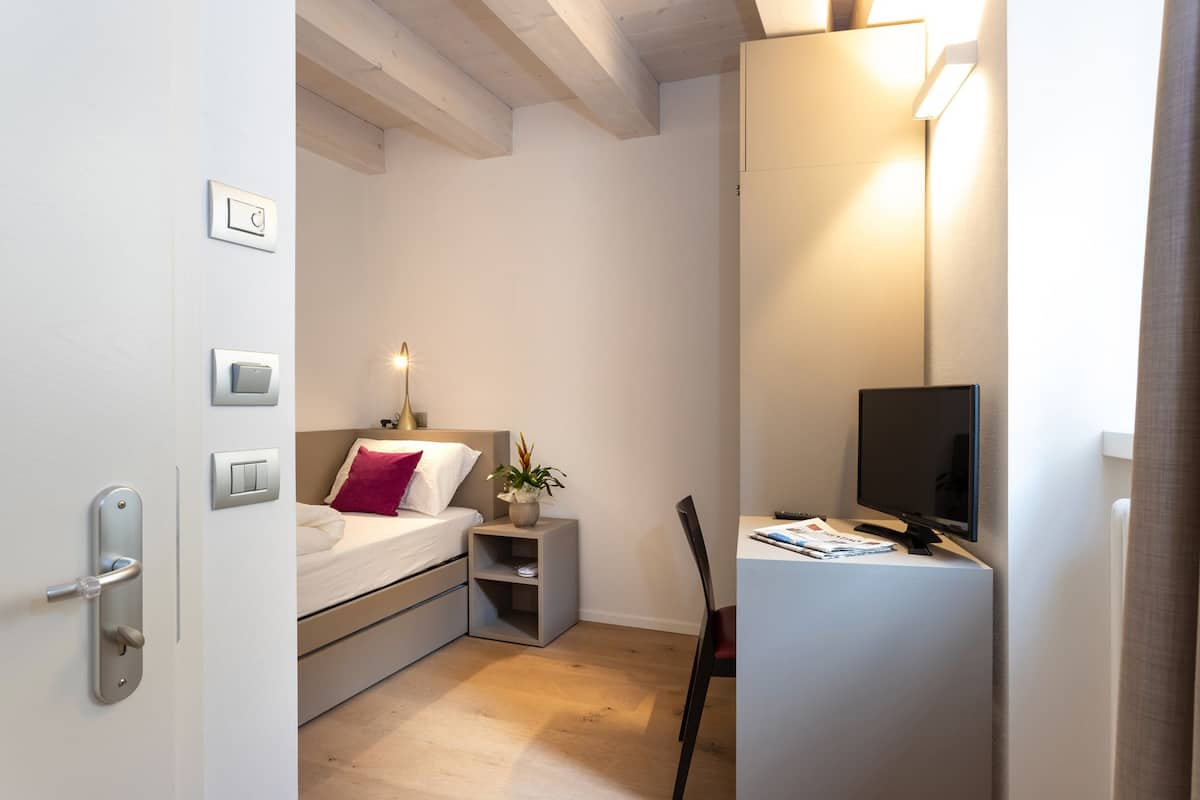 Chambre simple Standard, 1 lit jumeau | Minibar, ameublement unique, bureau