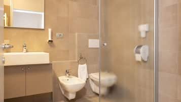 Family Room | Bathroom | Shower, hair dryer, towels