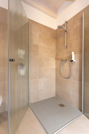 Bathroom shower - Locanda Le Due Travi (Trento)