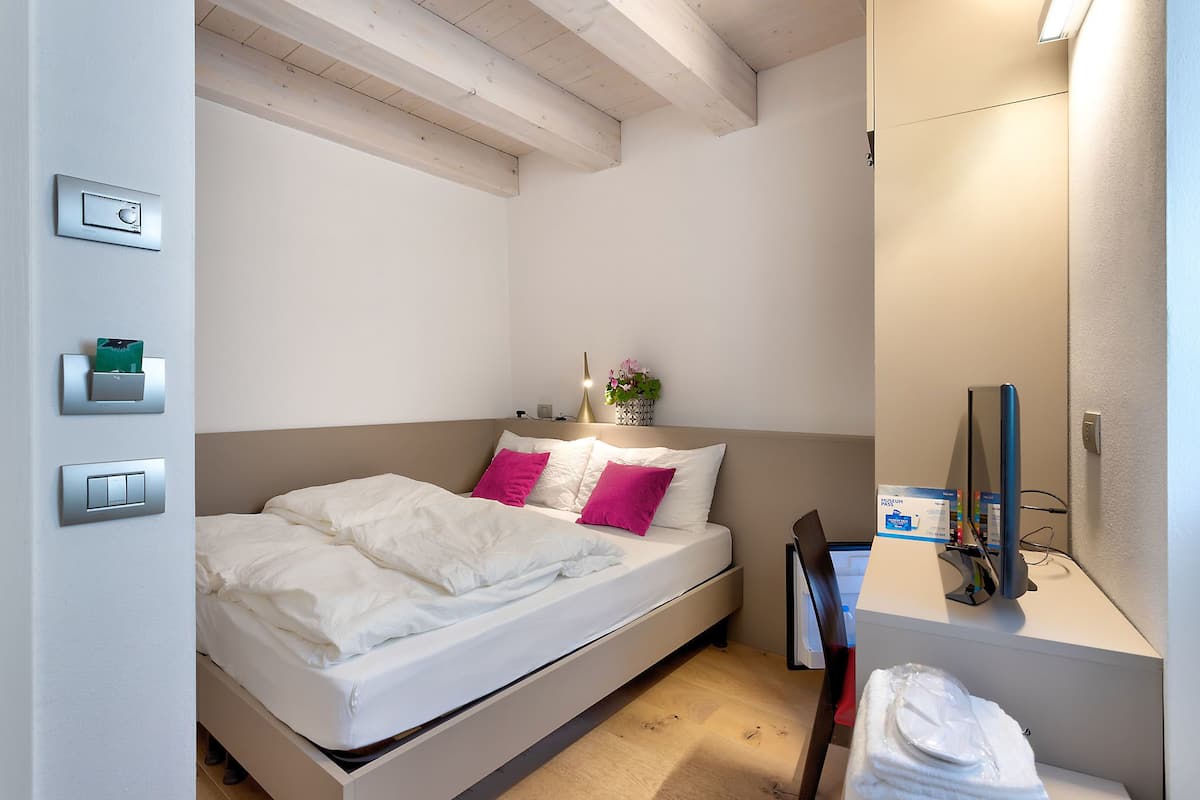 Chambre simple majestueuse | Minibar, ameublement unique, bureau