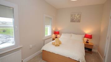 Laptop workspace, blackout curtains, iron/ironing board, free WiFi
