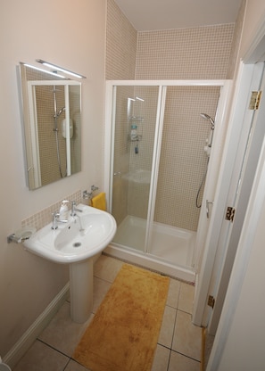 Bathroom - College Crescent (Galway)