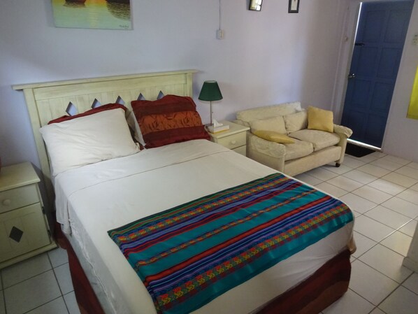 Desk, iron/ironing board, WiFi, bed sheets