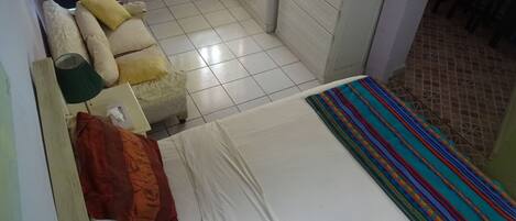 Desk, iron/ironing board, WiFi, bed sheets