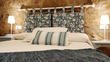 8 habitaciones, escritorio, tabla de planchar con plancha y wifi