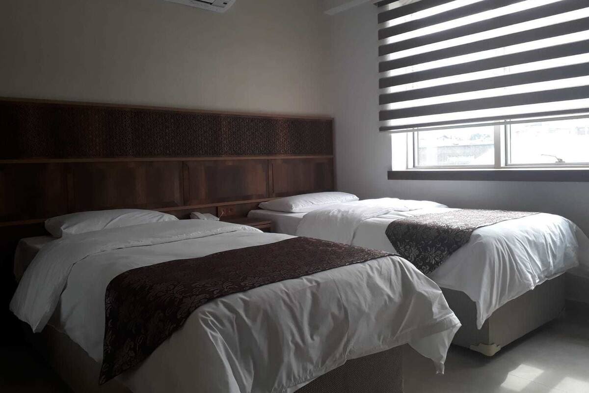 Minibar, WiFi (free), bed sheets