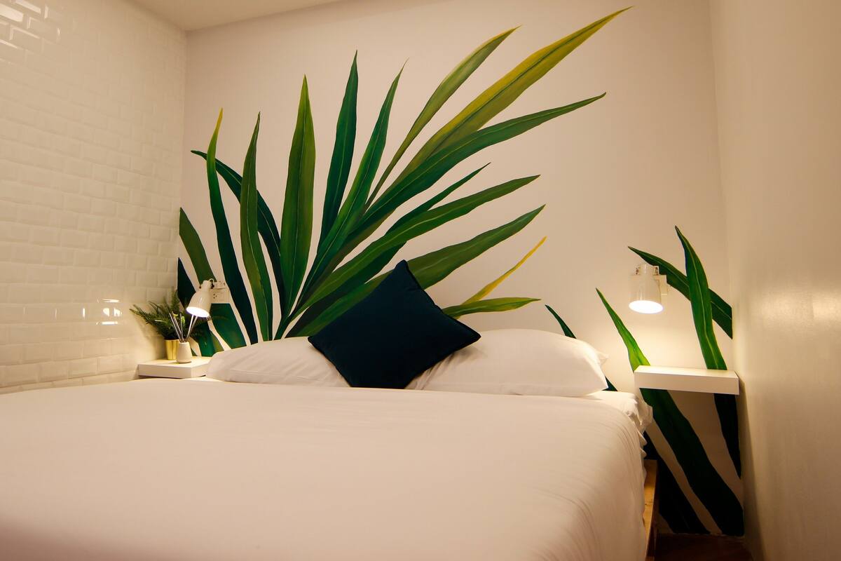 Free WiFi, bed sheets