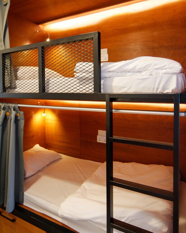 A bunk bed with a lower bunk and a top bunk, both with white bedding. - Tropical Summer Hostel (Bangkok)
