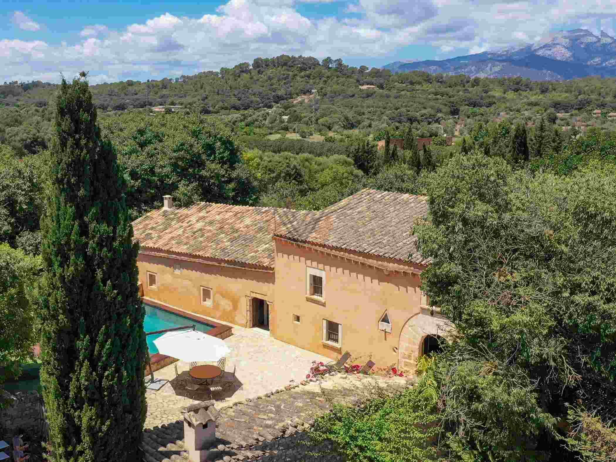 المنشأة من الخارج