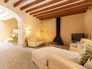 Télévision, cheminée