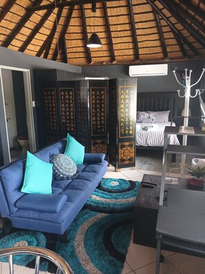 Bureau, fer et planche à repasser, Wi-Fi gratuit, draps fournis