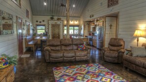 TV - THE FRIO LIFE ON THE FRIO RIVER (Leakey)