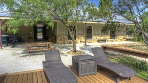 Outdoor dining - THE FRIO LIFE ON THE FRIO RIVER (Leakey)