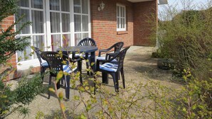 Outdoor dining - New. Rest between forest and waves (Kellenhusen (Ostsee))