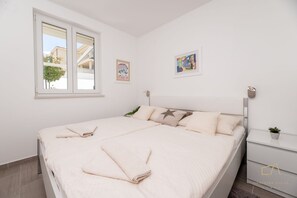 1 bedroom, WiFi, bed sheets