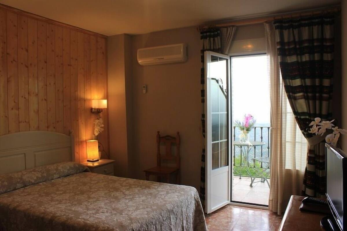 Habitación con 1 cama doble o 2 individuales | Escritorio, sistema de insonorización, wifi gratis y ropa de cama