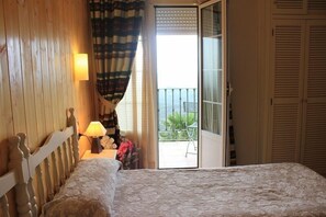 Kamar Double atau Twin | Meja kerja, kedap suara, Wi-Fi gratis, dan seprai linen