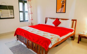 Hochwertige Bettwaren, laptopgeeigneter Arbeitsplatz