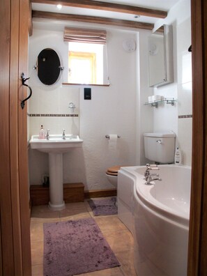 Ensemble douche/baignoire, sèche-cheveux, serviettes fournies, savon