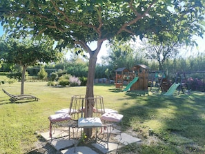 Children’s area - Rose Cottage in Provence - (Historic Provençal basin at the foot of Mont Ventoux)  (Modène)