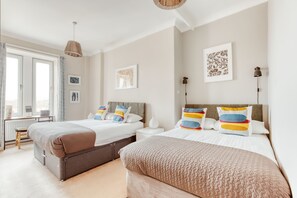Deluxe Apartment, Multiple Beds | 1 bedroom, free WiFi, bed sheets