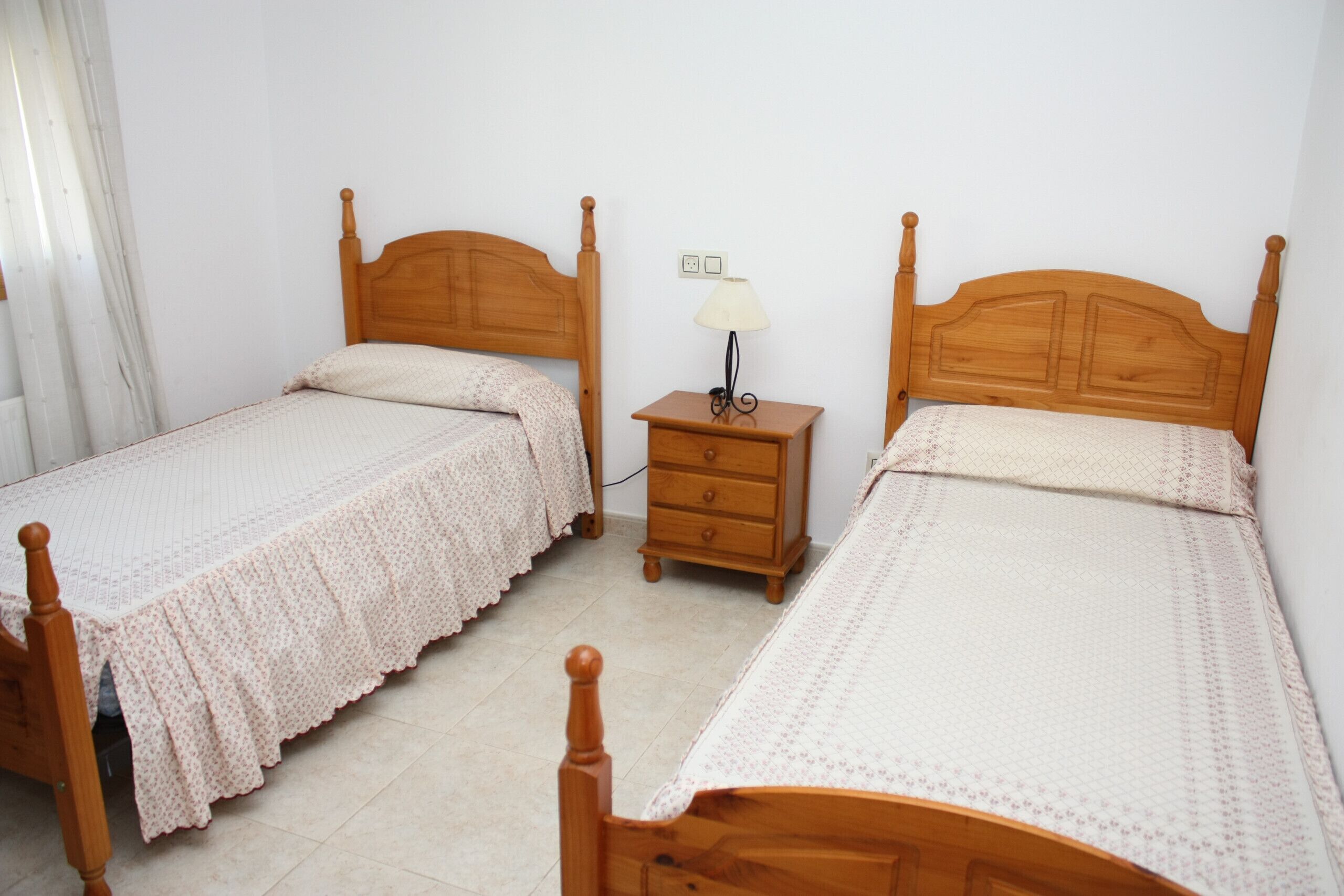 3 bedrooms, iron/ironing board, bed sheets