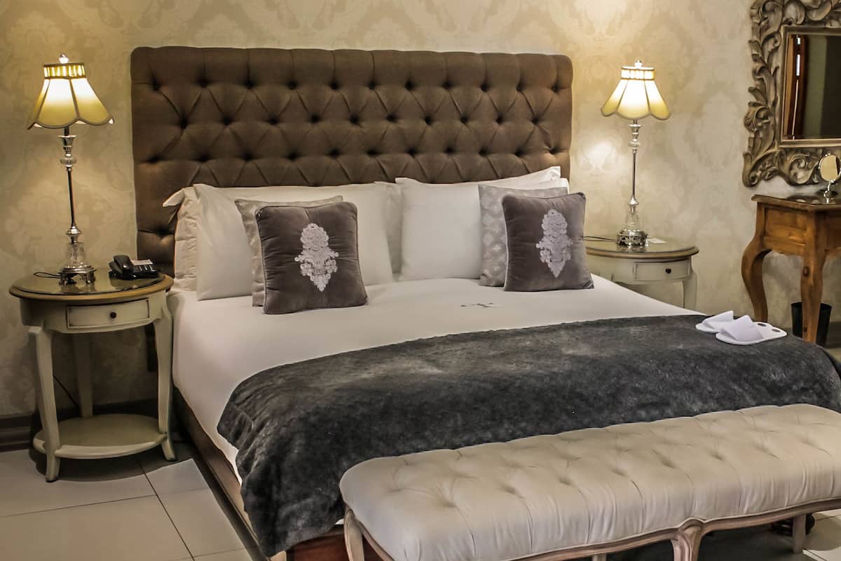 Standard Double or Twin Room | Premium bedding, minibar, in-room safe, desk
