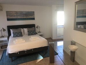Iron/ironing board, free WiFi, bed sheets