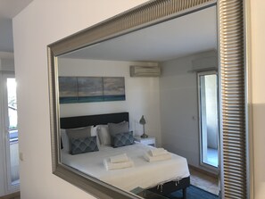 Ferros/tábuas de passar roupa, Wi-Fi de cortesia, roupa de cama