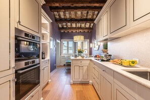 Frigorifero, microonde, forno, lavastoviglie