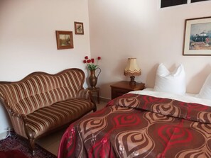 Desk, free WiFi, bed sheets - Mlima View Gardens (Nanyuki)