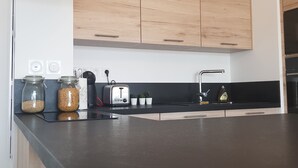 茶具/咖啡用具、冰箱、微波炉、烤箱