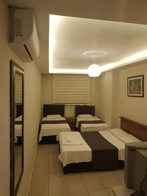 Quadruple Room | Free WiFi, bed sheets