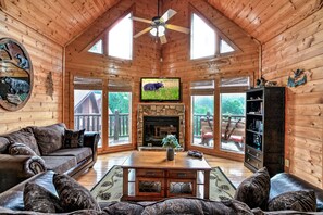 Smart TV, fireplace, DVD player, streaming services
