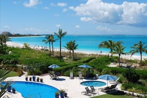 Pool - Directly on Beach, Beachy Chic 2 BR  - Heart of Grace Bay - Grandview Resort (Providenciales)