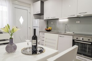 Leilighet – superior | Eget kjøkken | Kjøleskap, ovn, kokeplater og kaffetrakter/tekoker