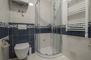 Studio Standard | Salle de bain | Douche, douche cascade, articles de toilette (gratuits)