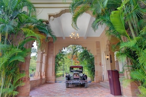 Front of property - WelcomHeritage Shivavilas Palace (Sandur)