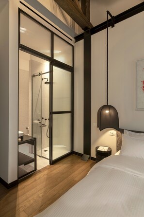 Premium bedding, minibar, in-room safe, desk - Noma Hotel (Athens)