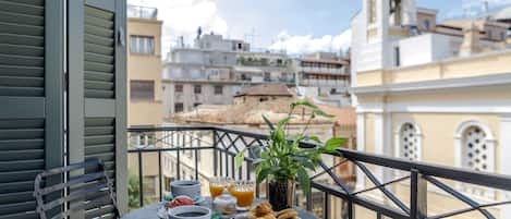 Deluxe Room | Premium bedding, minibar, in-room safe, desk