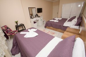 Phòng 4 Tiêu chuẩn | Bàn, nôi (giường cho trẻ sơ sinh) miễn phí 