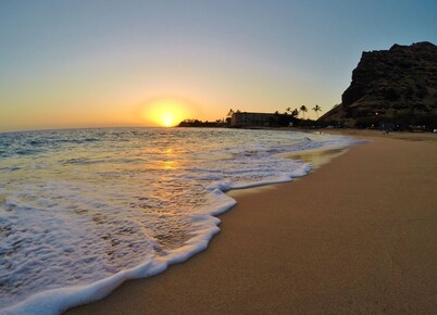 Makaha Ocean Lullaby... The famous Makaha surf beach!