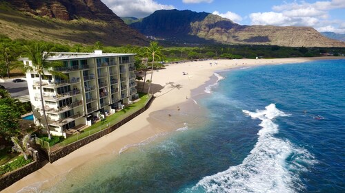 Makaha Ocean Lullaby... The famous Makaha surf beach!